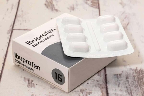 Ibuprofen 200mg Tablets contain ibuprofen, which belongs to a group of medicines called NonSteroidal Anti-Inflammatory Drugs (NSAIDs). These medicines work by changing how the body responds to pain, swelling and high temperature.